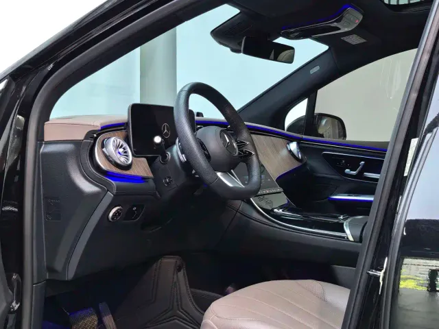 Mercedes-Benz EQE SUV — Фото автомобиля 12