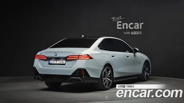 BMW 5 Series — Фото автомобиля 2