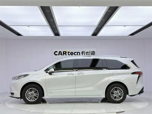 Toyota Sienna — Фото автомобиля 2