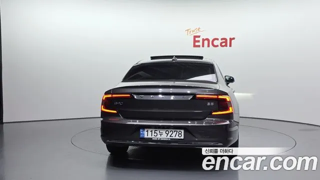 Volvo S90 — Фото автомобиля 4
