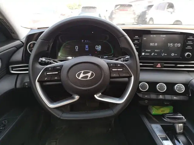 Hyundai Elantra — Фото автомобиля 10