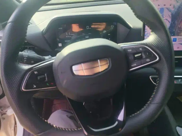 Geely Binyue — Фото автомобиля 14