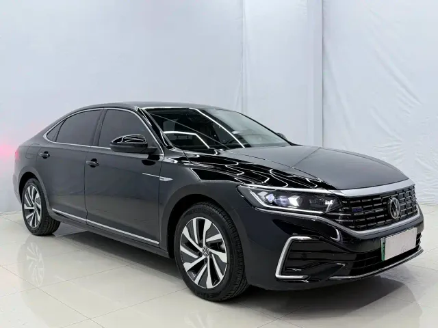 Volkswagen Passat — Фото автомобиля 3