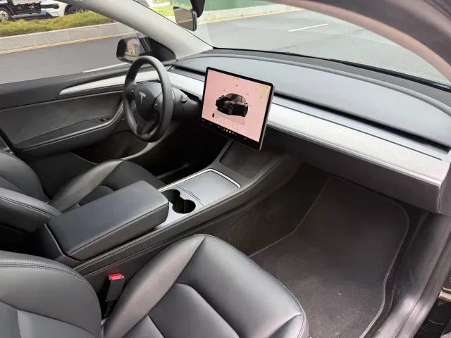 Tesla Model Y — Фото автомобиля 7