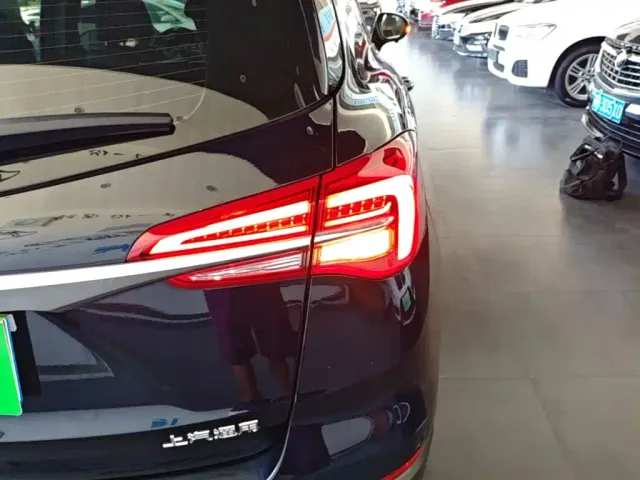 Buick Envision Plus — Фото автомобиля 7