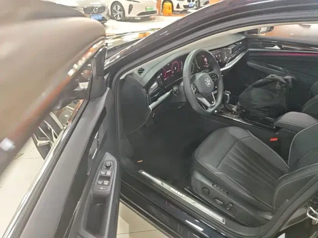 Volkswagen Passat — Фото автомобиля 15