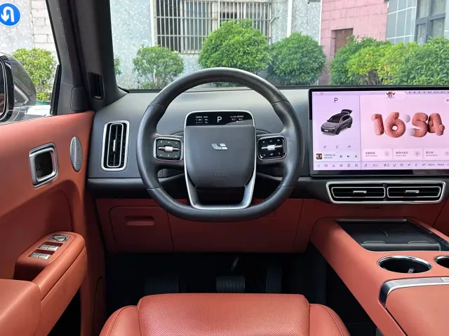 Li Auto L8 — Фото автомобиля 5