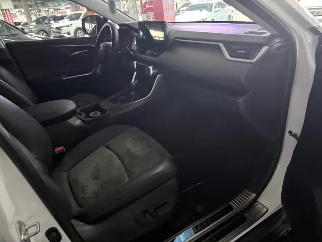Toyota RAV4 — Фото автомобиля 21