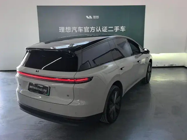 Li Auto i8 — Фото автомобиля 3