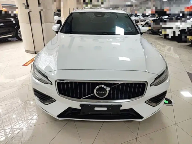 Volvo S60 — Фото автомобиля 2