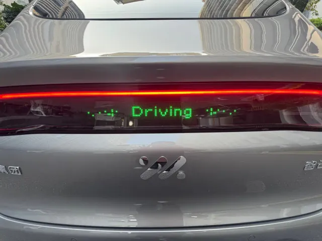 IM Motors LS6 — Фото автомобиля 20