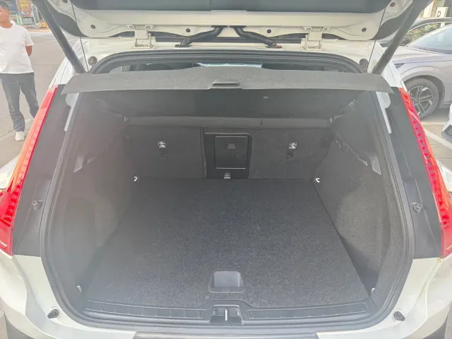 Volvo XC40 — Фото автомобиля 11
