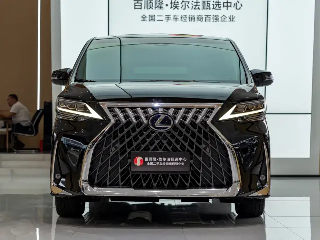 Lexus LM — Фото автомобиля 2