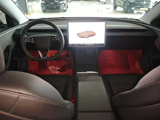 Tesla Model 3 — Фото автомобиля 9