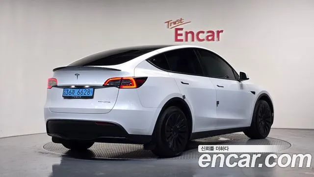 Tesla Model Y — Фото автомобиля 2