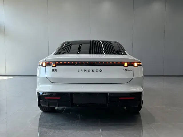 Lynk & Co 10 EM-P — Фото автомобиля 8