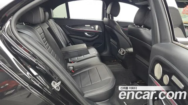 Mercedes-Benz E-Class — Фото автомобиля 12