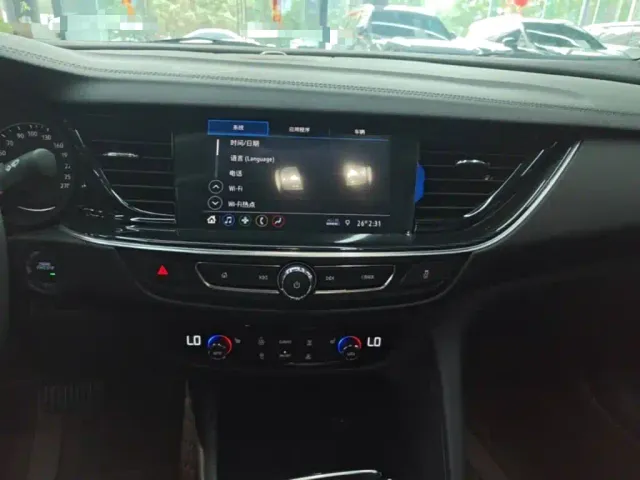 Buick Regal — Фото автомобиля 12