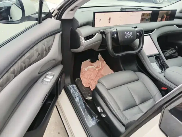 IM Motors LS6 — Фото автомобиля 15