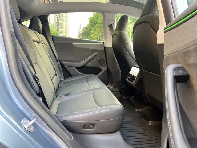 Tesla Model Y — Фото автомобиля 19