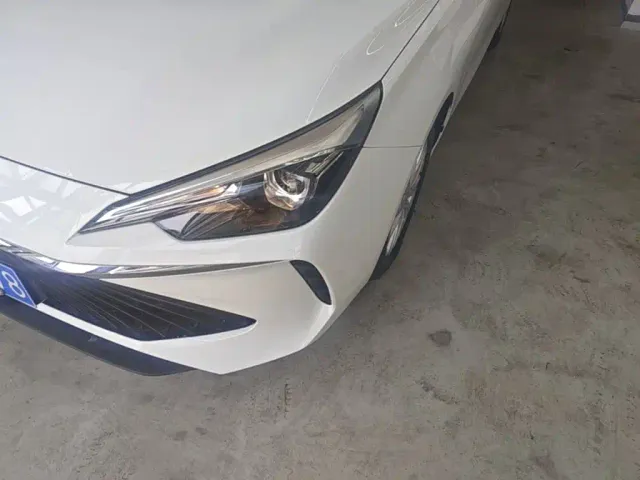 Roewe Roewe i5 2023 1.5L CVT Luxury Edition — Фото автомобиля 23