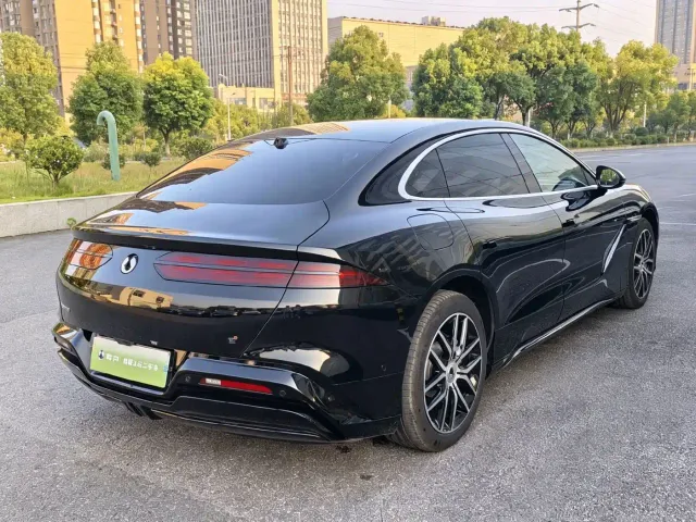 Denza Z9 — Фото автомобиля 10