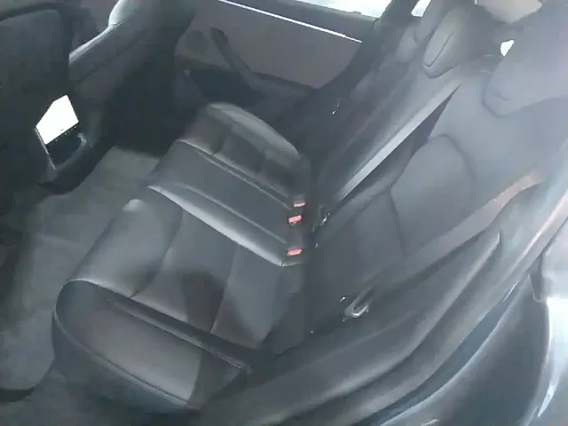 Tesla Model 3 — Фото автомобиля 16