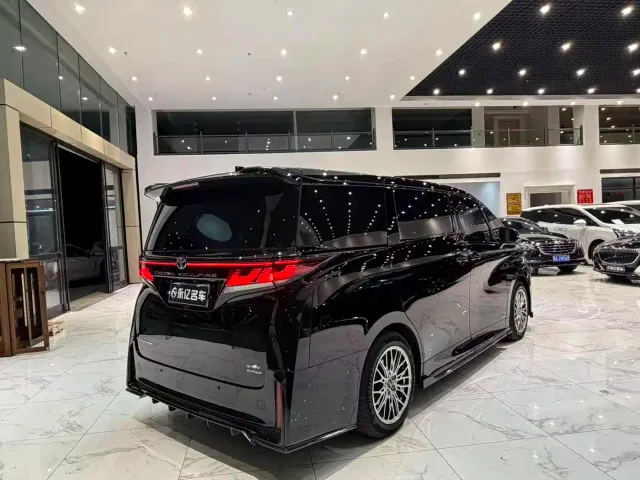 Toyota Vellfire — Фото автомобиля 17
