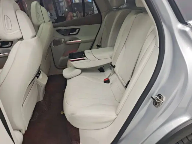 Mercedes-Benz EQE SUV — Фото автомобиля 16