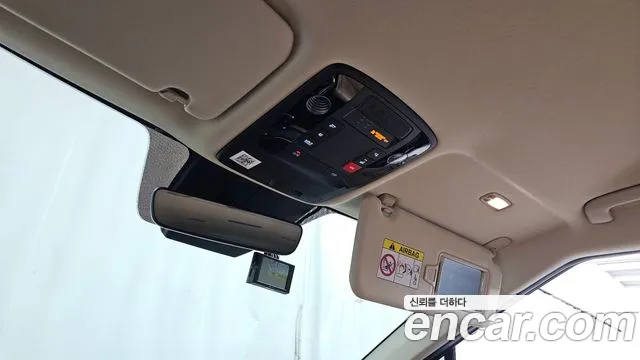 Kia Carnival Generation 4 — Фото автомобиля 23