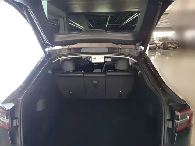 Tesla Model Y — Фото автомобиля 15