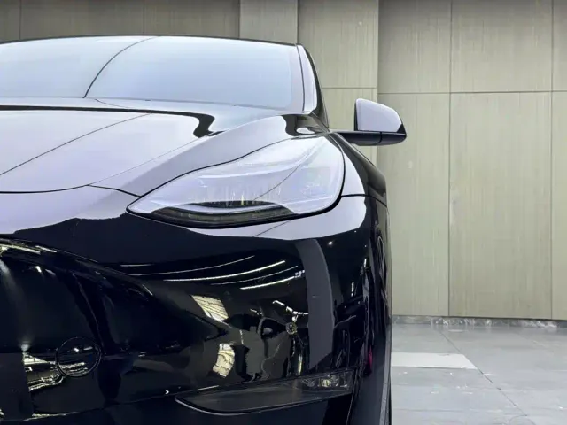 Tesla Model Y — Фото автомобиля 7