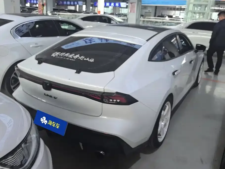 Changan Changan UNI-V 2022 1.5T Premium Model — Фото автомобиля 3