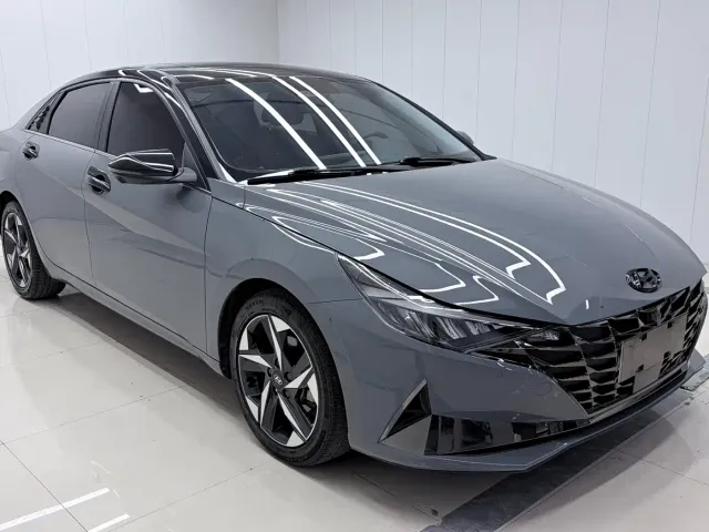 Hyundai Elantra — Фото автомобиля 3