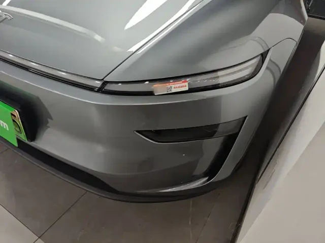 Tesla Model Y — Фото автомобиля 23