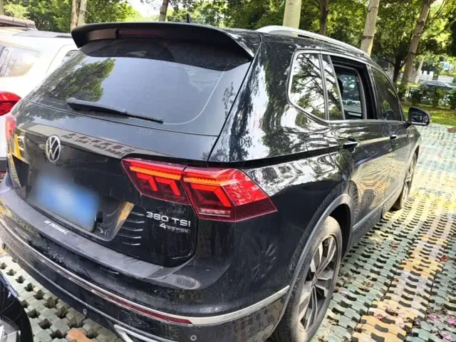 Volkswagen Tiguan L 2023 380TSI 4WD R-Line Premium 7-seater — Фото автомобиля 6