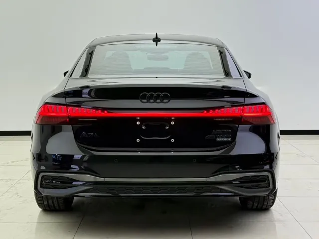 Audi A7L — Фото автомобиля 8