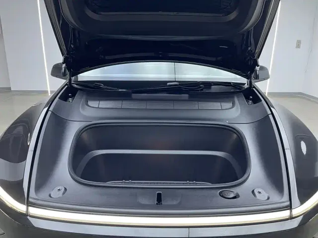 Tesla Model Y — Фото автомобиля 28