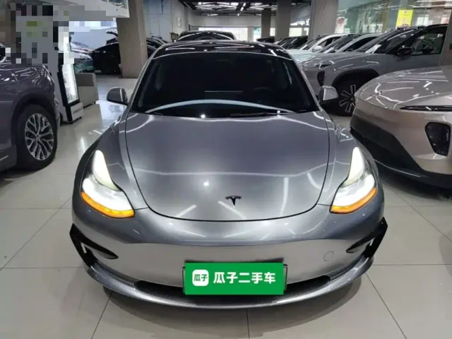 Tesla Model 3 — Фото автомобиля 2