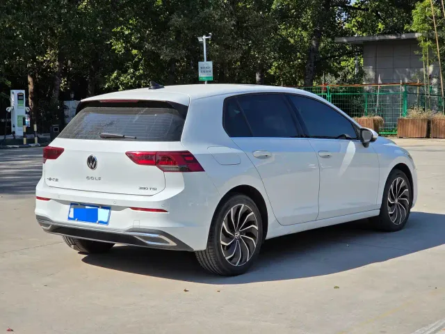 Volkswagen Golf — Фото автомобиля 4