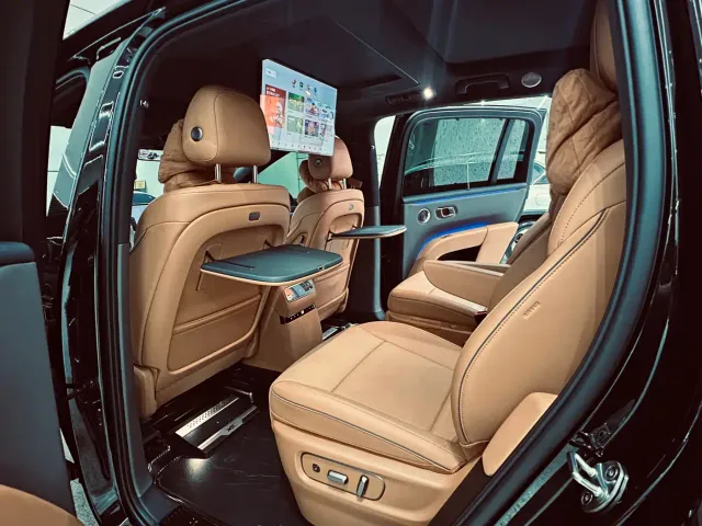 Li Auto i8 — Фото автомобиля 17