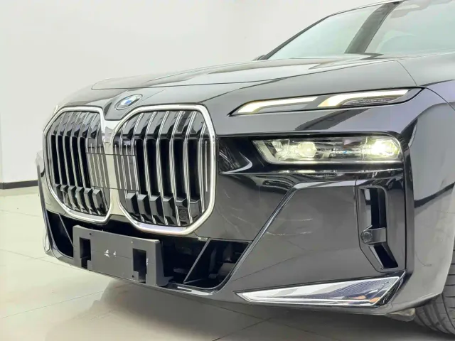 BMW 7 Series — Фото автомобиля 3