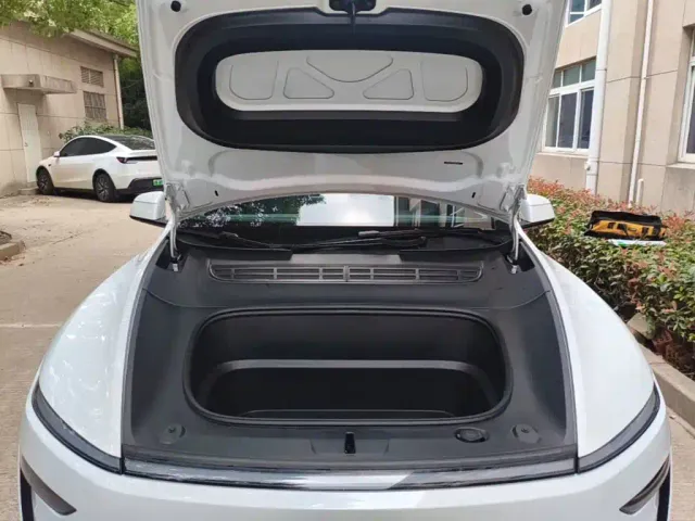 Tesla Model Y — Фото автомобиля 19
