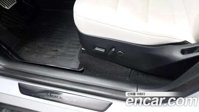 Tesla Model Y — Фото автомобиля 29