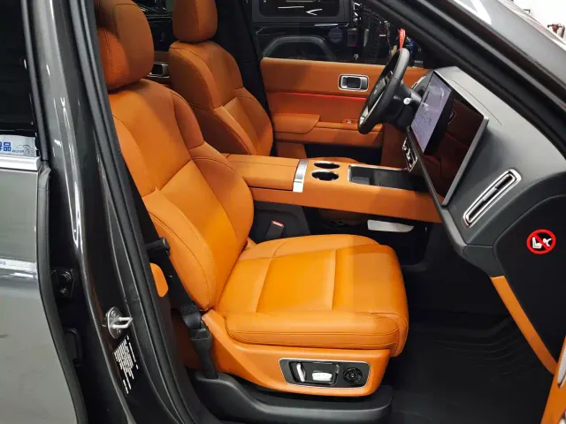 Li Auto L8 — Фото автомобиля 15
