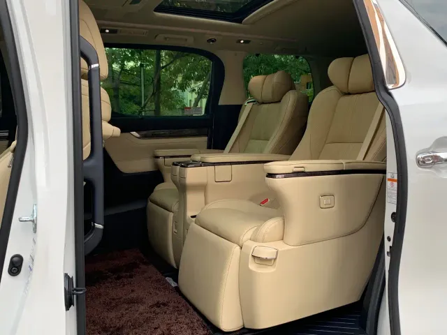 Toyota Alphard — Фото автомобиля 10