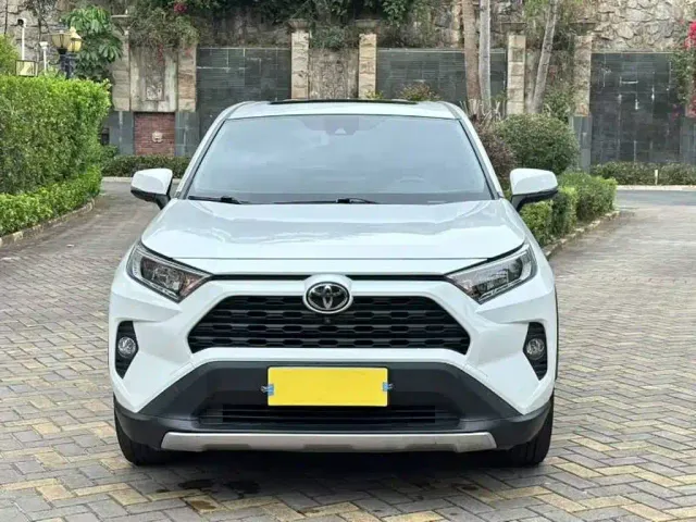 Toyota RAV4 — Фото автомобиля 2