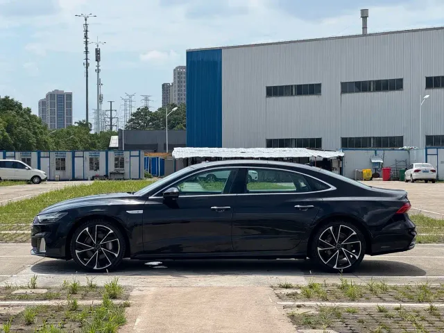 Audi A7L — Фото автомобиля 8