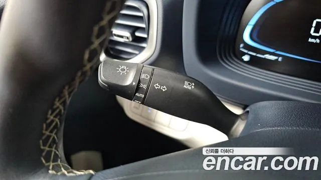 Hyundai Venue — Фото автомобиля 27