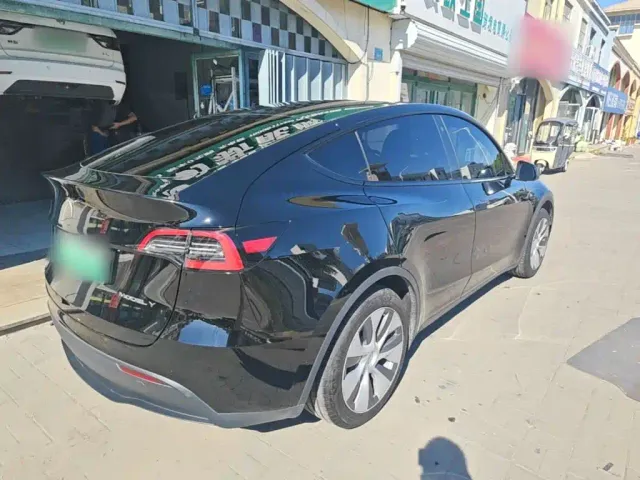 Tesla Model Y — Фото автомобиля 6